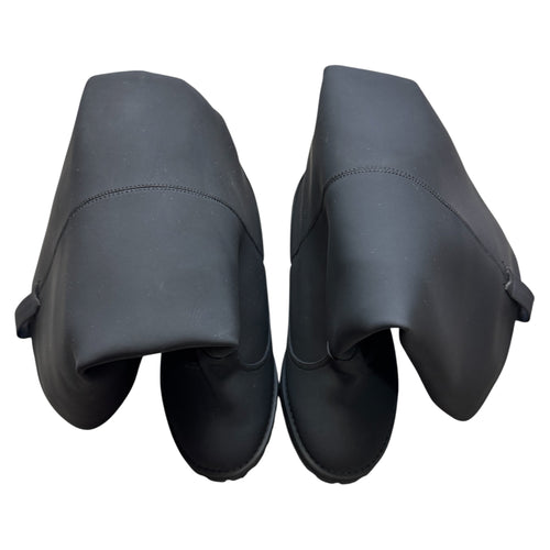 Anonymous club boots