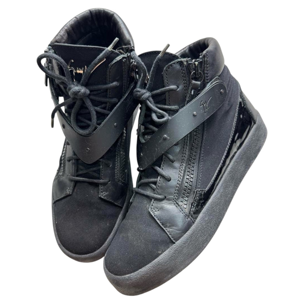 Giuseppe zanotti v strap shoes