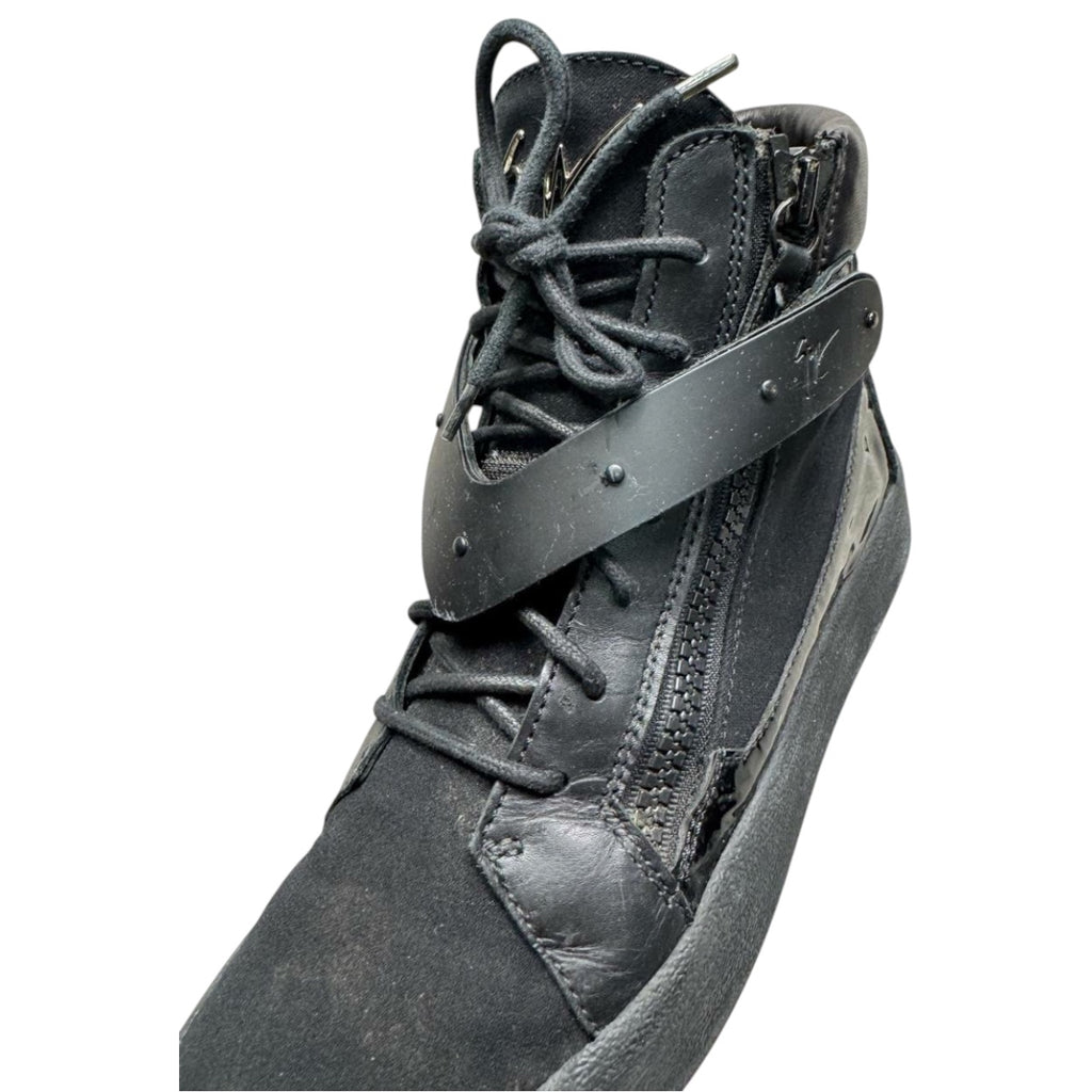 Giuseppe zanotti v strap shoes