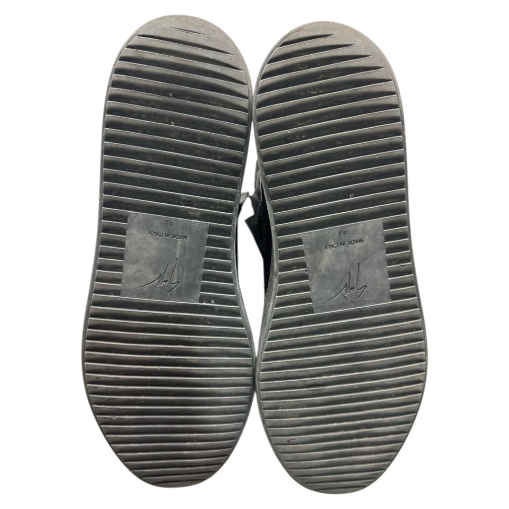 Giuseppe zanotti v strap shoes